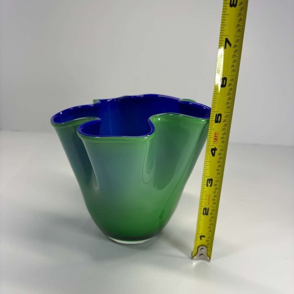 Georgeous Designs China Hand Blow Glass Green And Blue Vase - Picture 7 of 7